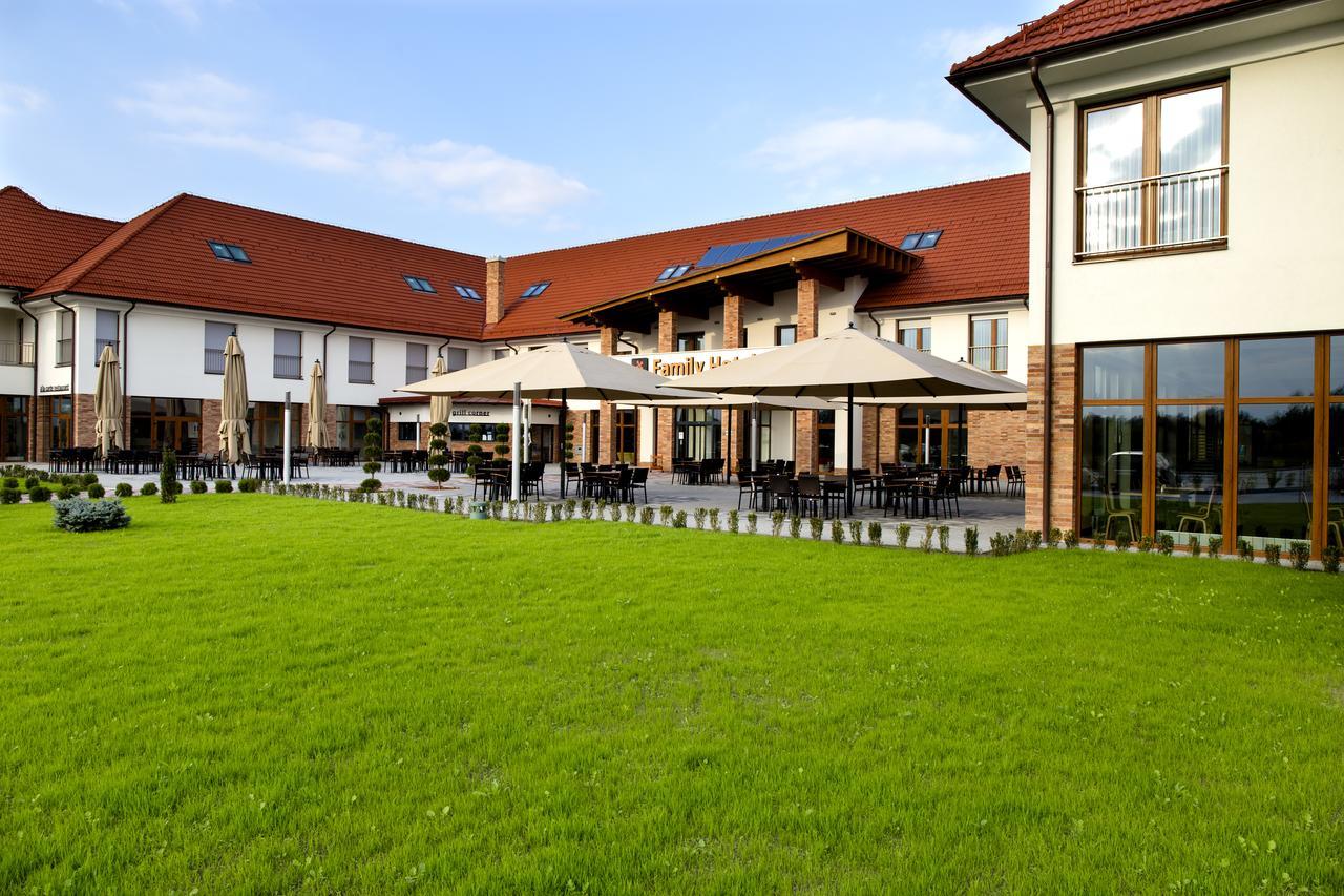 Family-Hotel Balástya 外观 照片