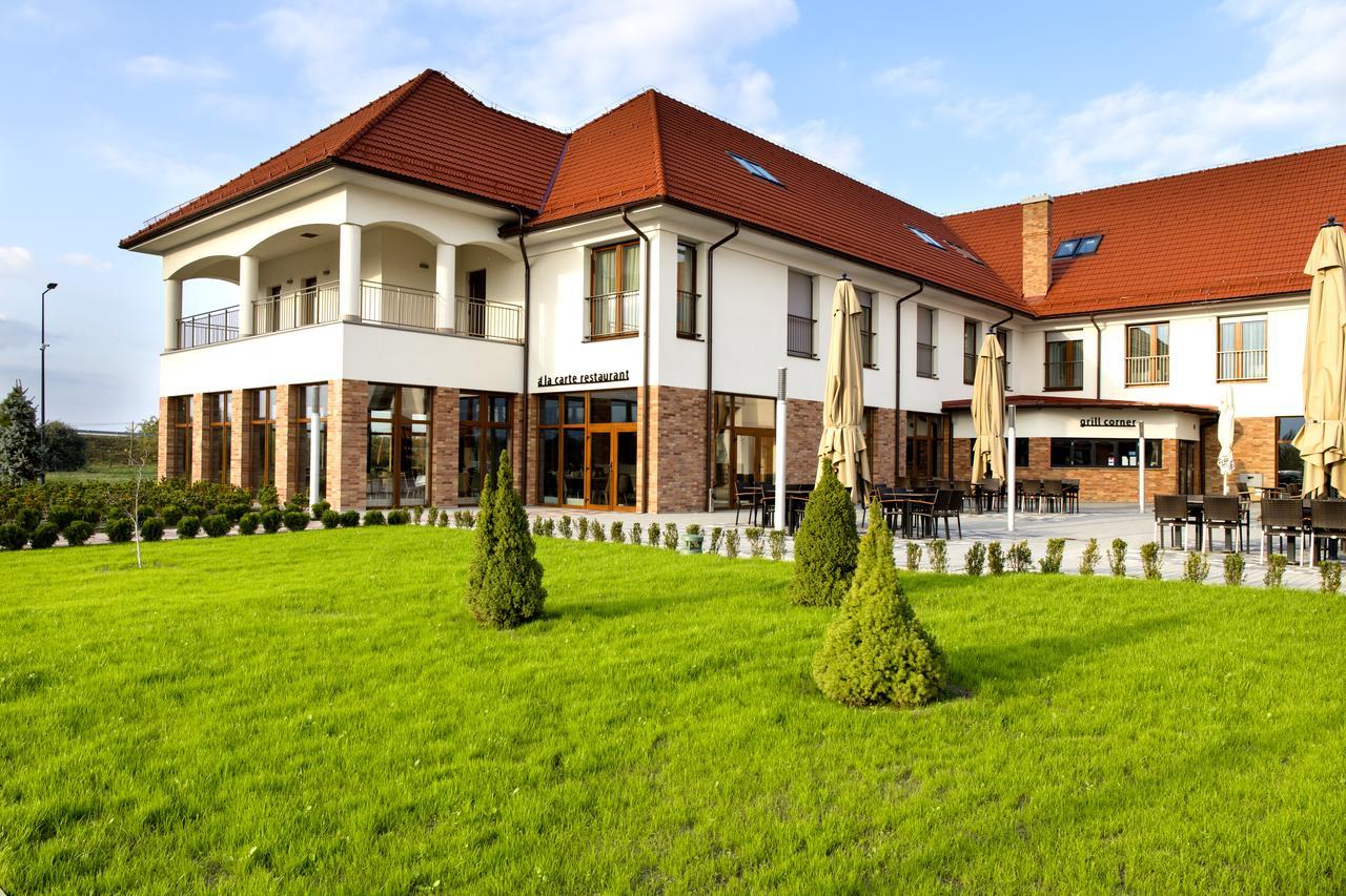 Family-Hotel Balástya 外观 照片